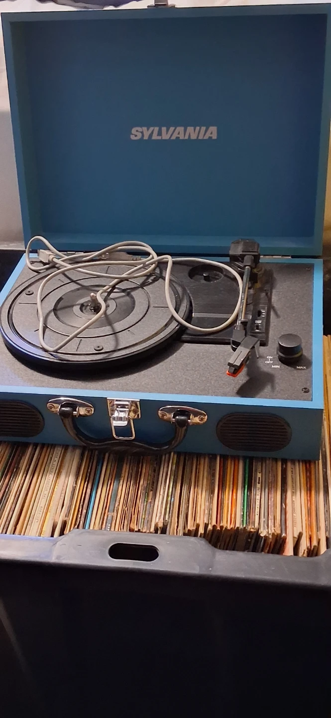 Sylvania Portable Record Player - photo 2