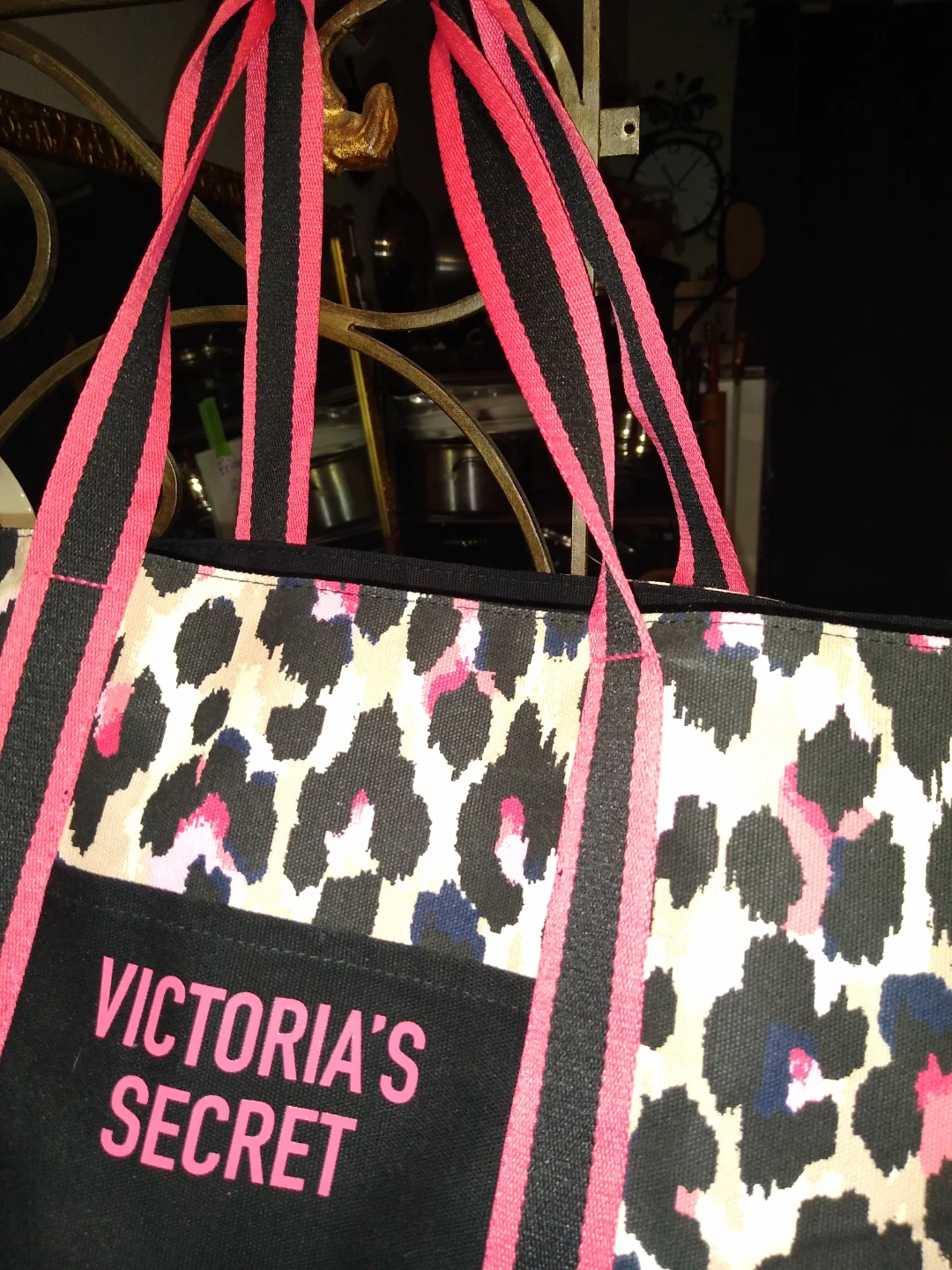 Beautiful Victoria's secret's large tote brand new - photo 3