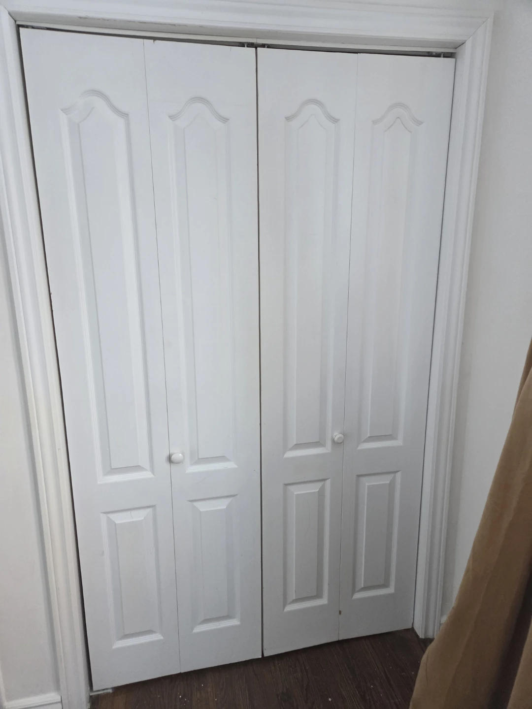 White Double Bi-Fold Closet Doors