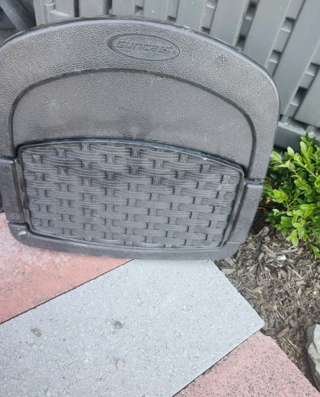 Suncast Garden Hose Holder with storage - photo 2