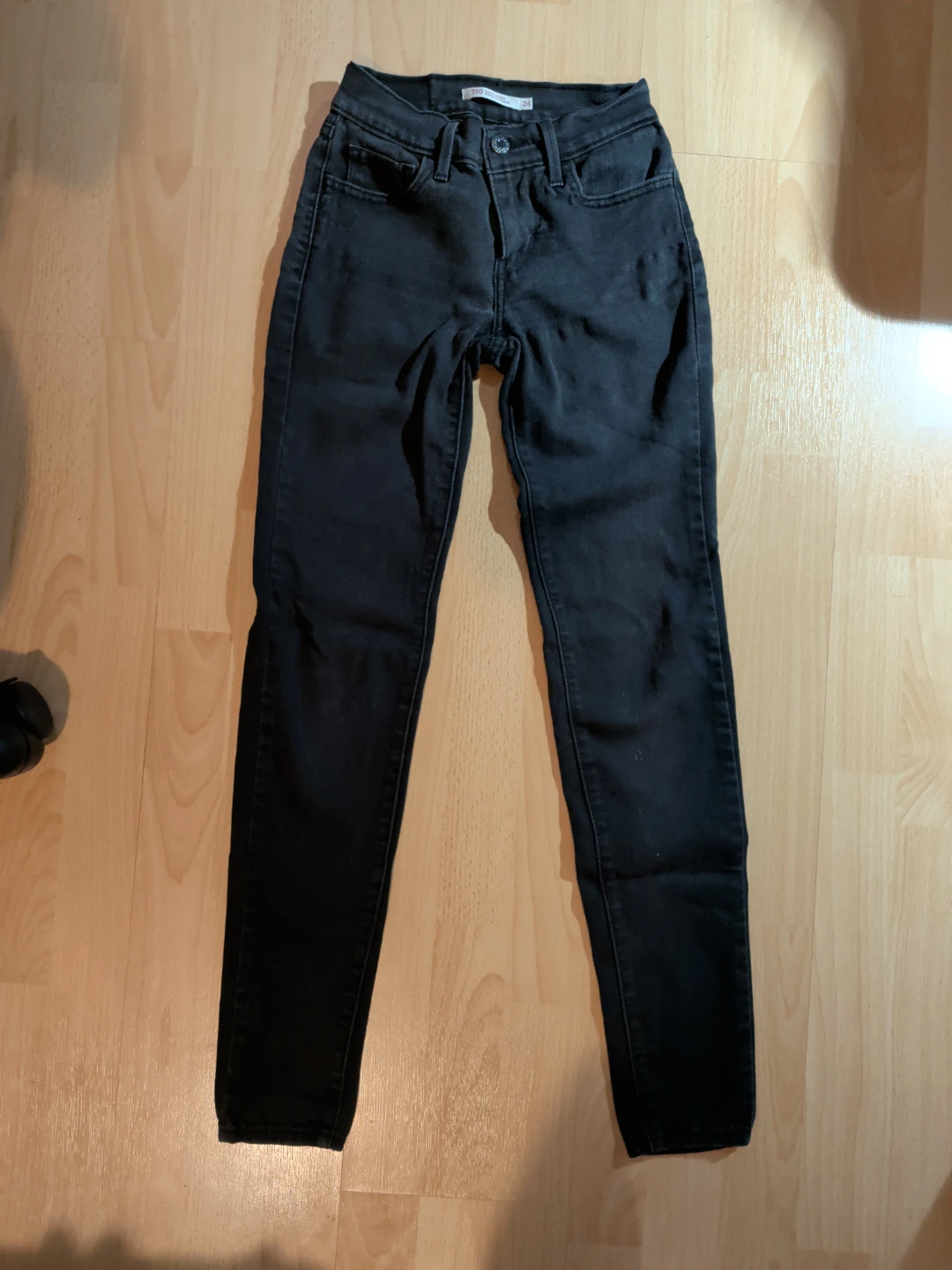 Levi's 710 Black Super Skinny Jeans Size 24