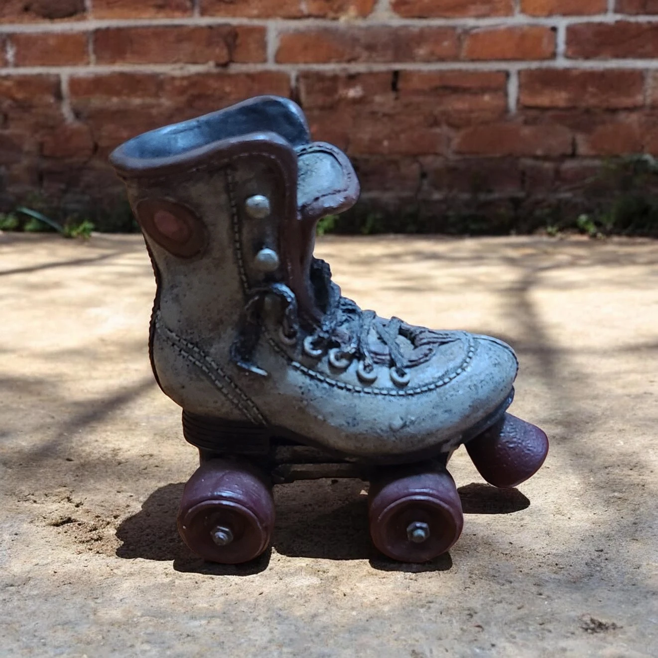 Decorative Roller Skate Figurine 🥕