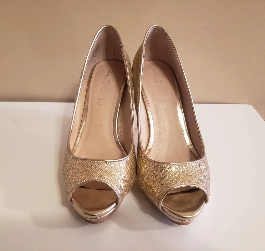 Gold Sparkly Heels (size 6) - photo 3