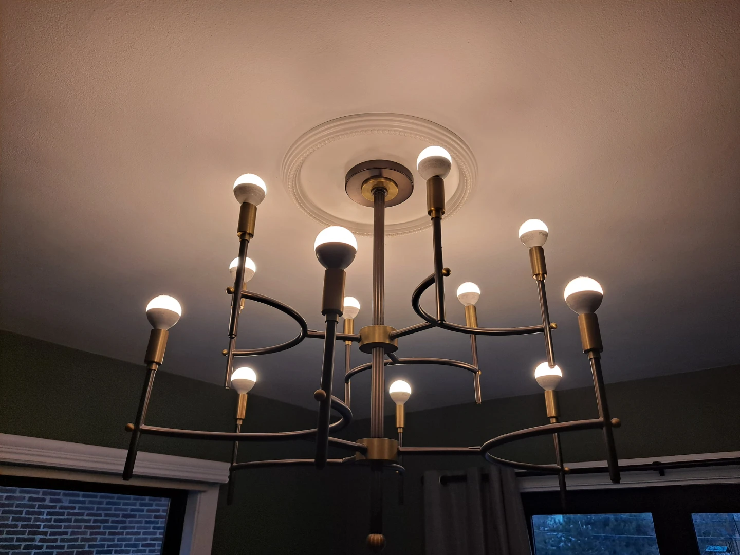 Modern Chandelier with 12 Lights