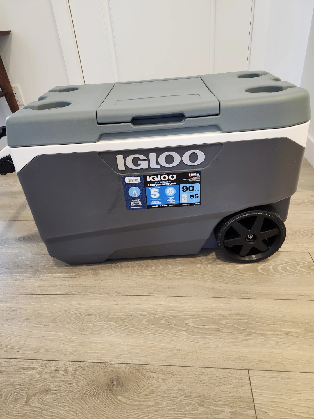 Igloo Maxcold 90 Qt Roller Cooler