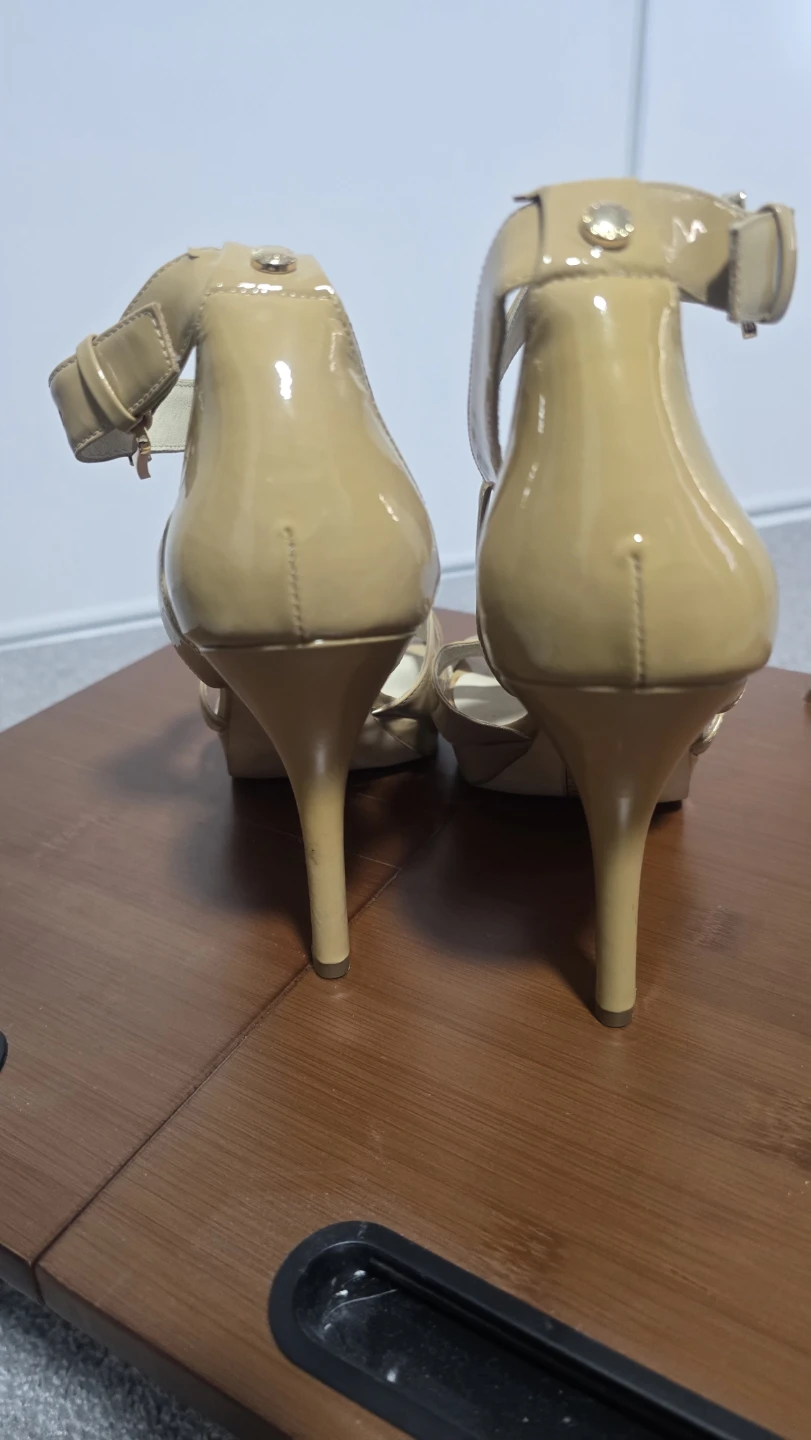 Michael Kors Patent Leather Platform Heels Size 9 - photo 2