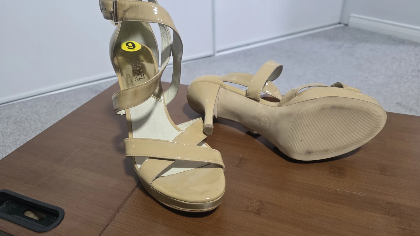 Michael Kors Patent Leather Platform Heels Size 9 - photo 4
