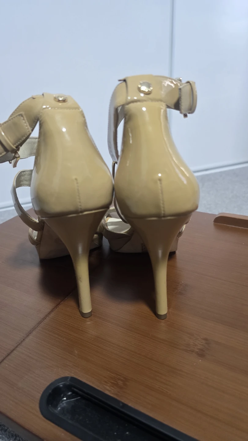 Michael Kors Patent Leather Platform Heels Size 9 - photo 5