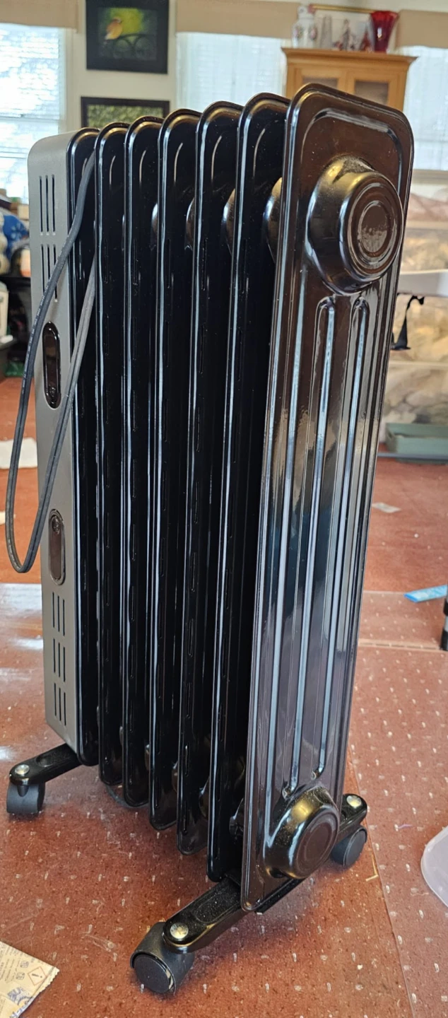 Pelonis Oil-Filled Radiator Heater with Wheels - photo 3