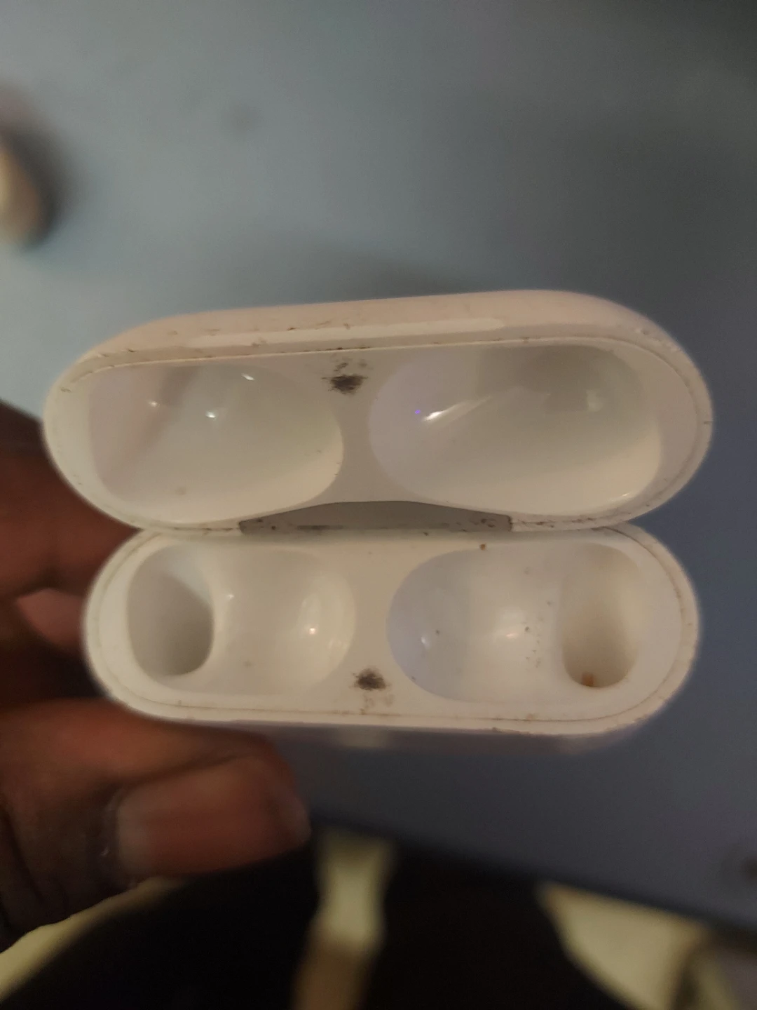 Apple AirPods Pro Charging Case - photo 2