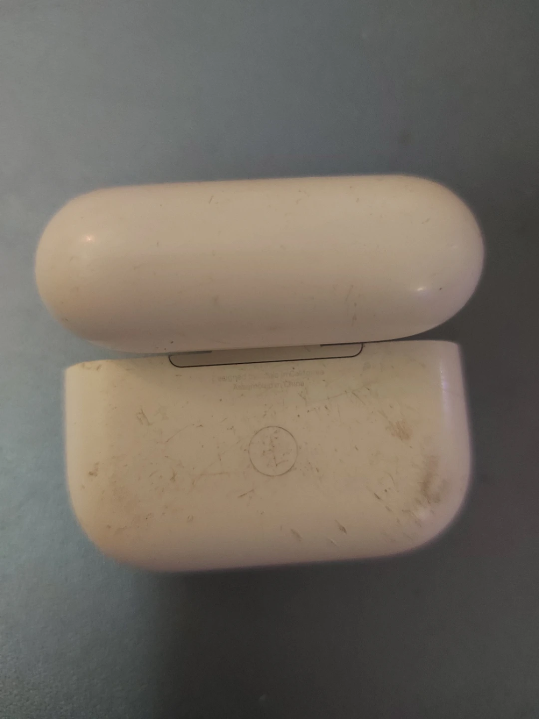 Apple AirPods Pro Charging Case - photo 3