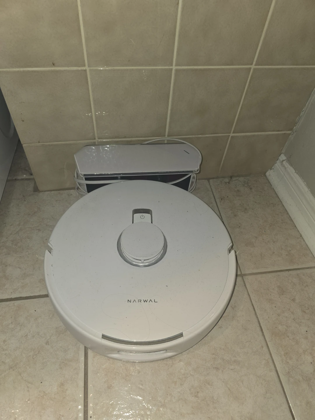 Narwal White Robotic Vacuum Cleaner