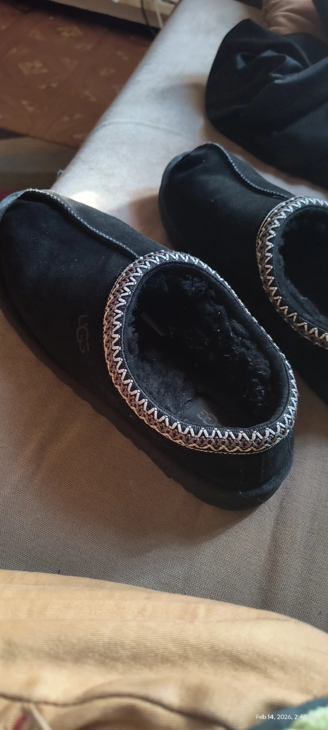 UGG Black  Slippers men and womens.