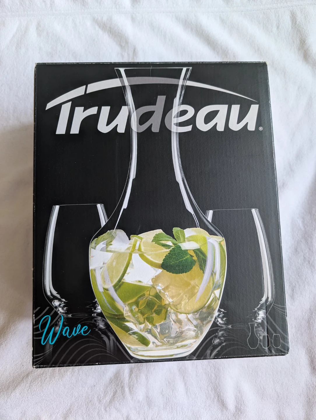 BNIB Trudeau Wave water set