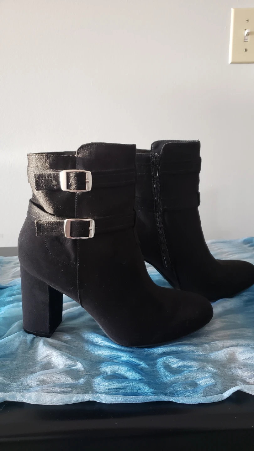 Black faux suede ankle boots x2 - photo 3