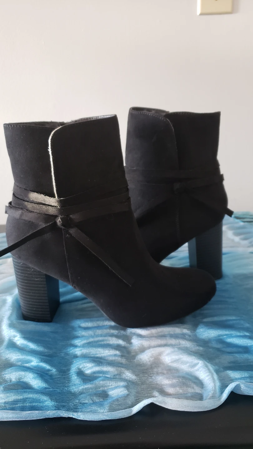 Black faux suede ankle boots x2 - photo 5