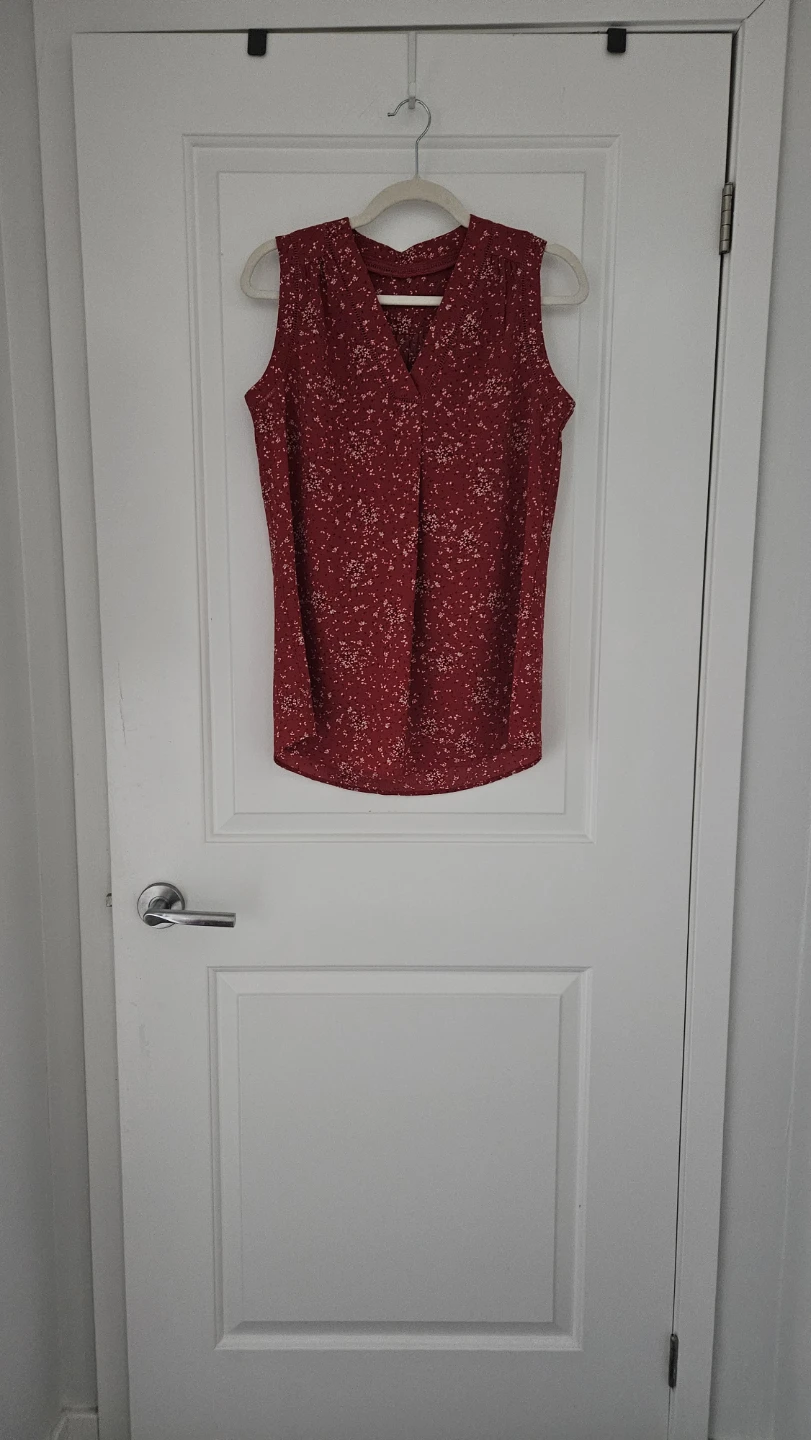 Women's Red Floral Sleeveless Blouse, Size Medium