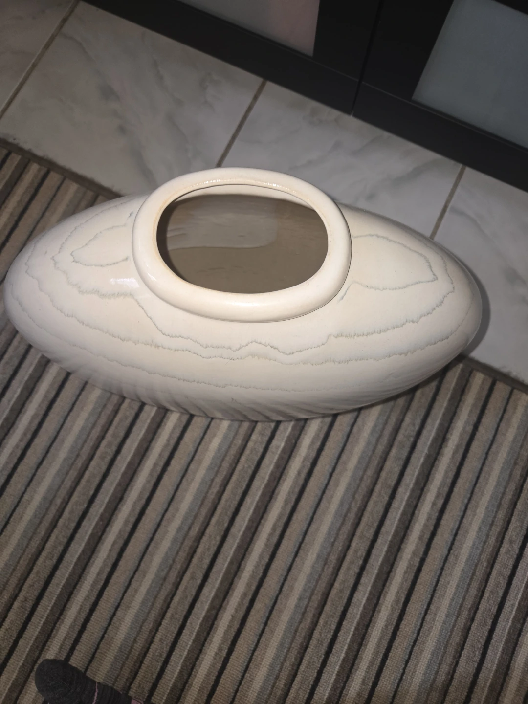large, off-white, ribbed ceramic vase. - photo 2