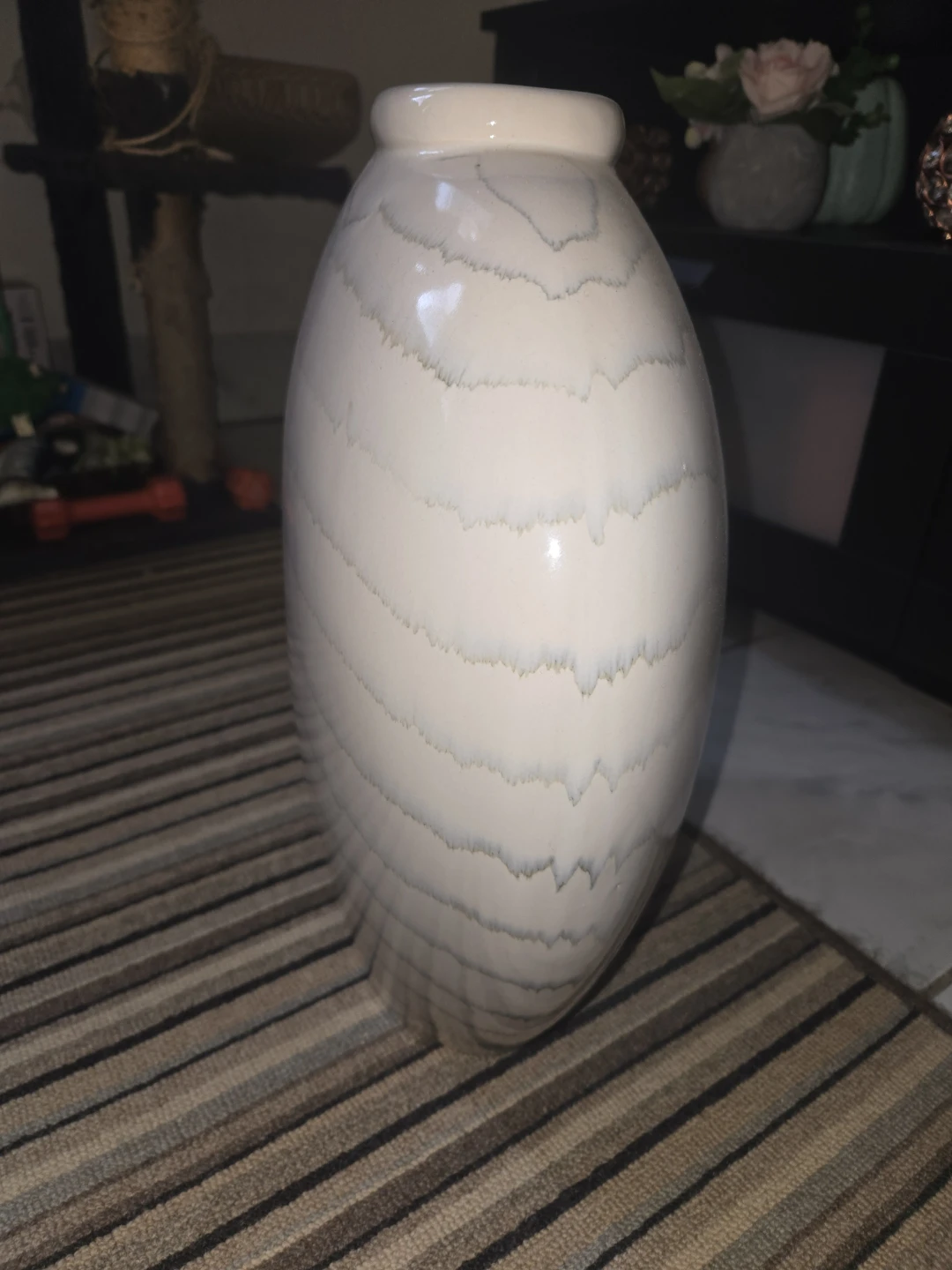 large, off-white, ribbed ceramic vase. - photo 3