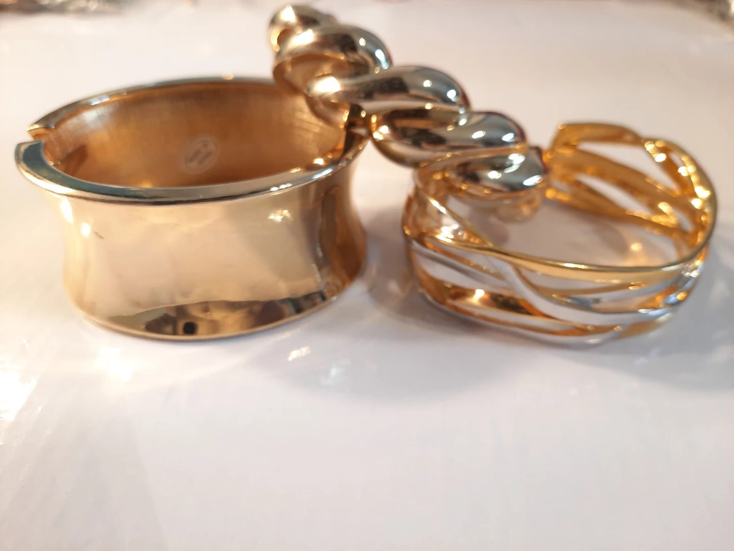 Set of 3 Gold Tone Statement Bracelets - photo 4