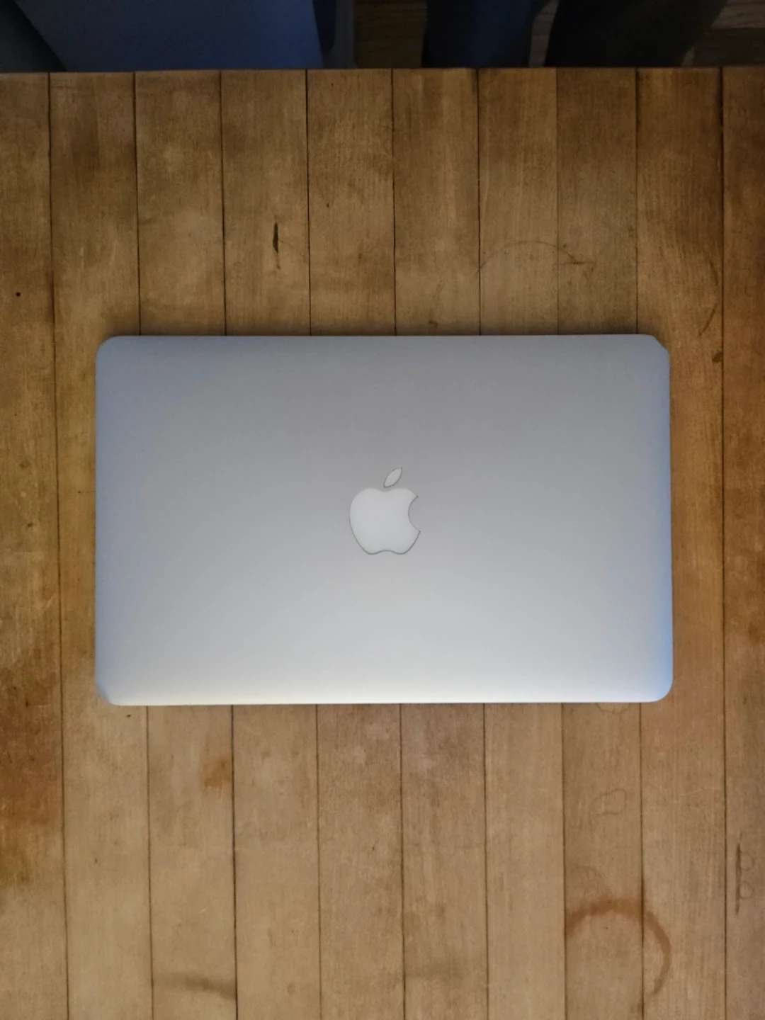 Apple MacBook Air 11-inch Early 2015 Laptop