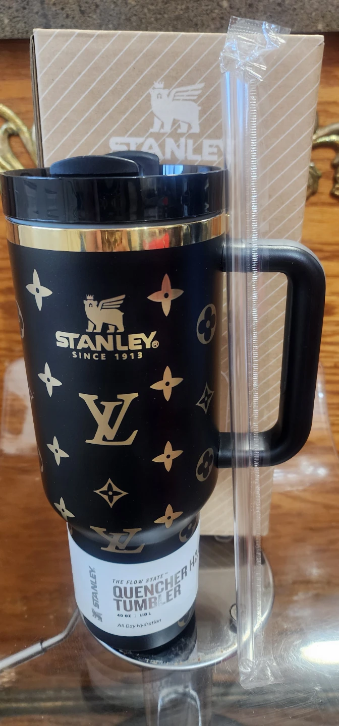 Stanley 40 oz Quencher H2.0 FlowState Tumbler - Black  and gold