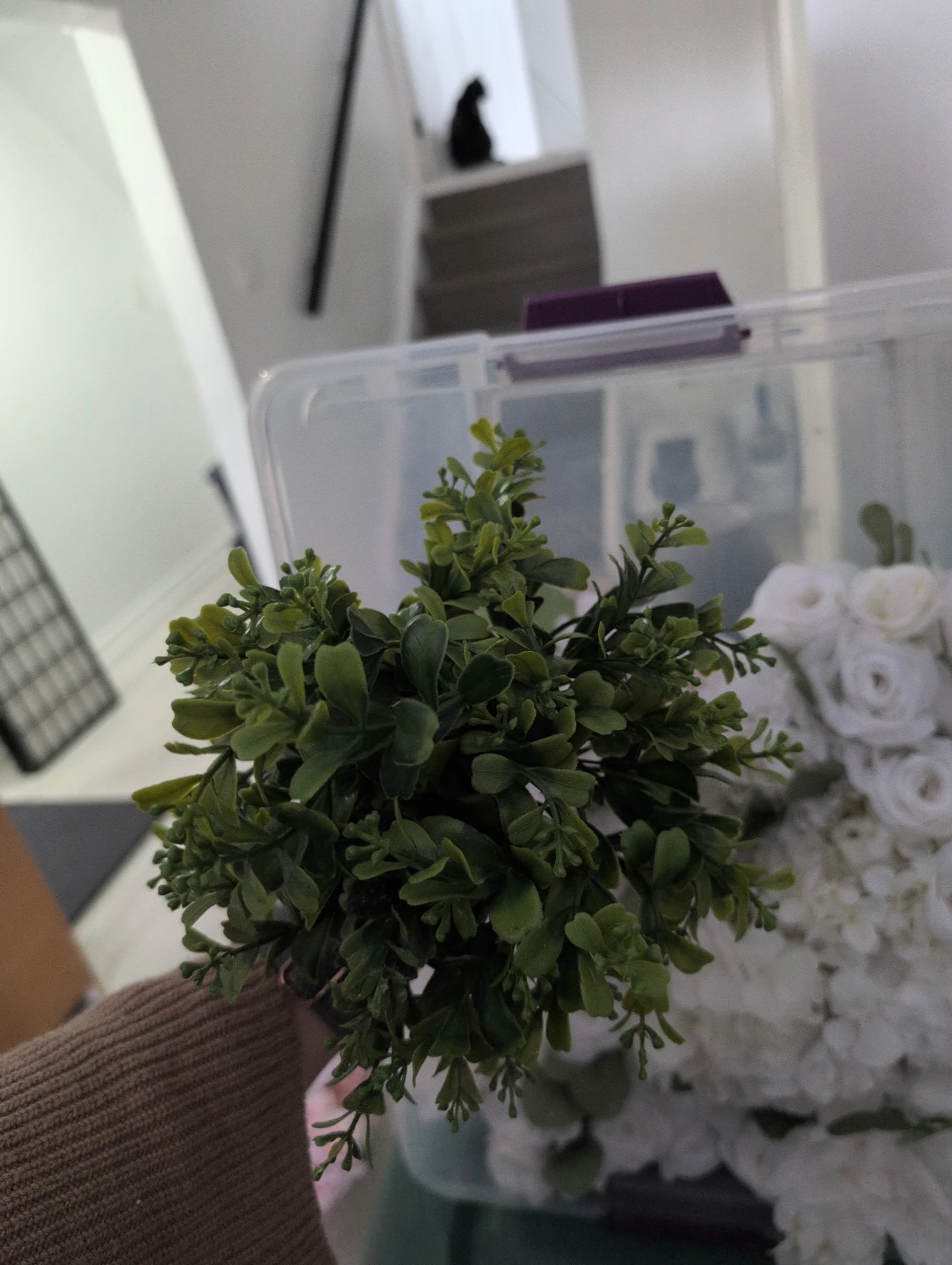 White Flowers/Greenery (110 white, 17 green, 25 baby breath) - photo 2