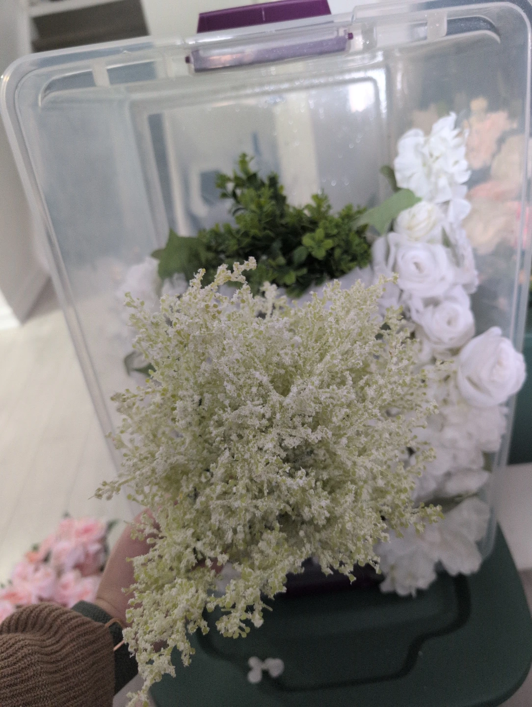 White Flowers/Greenery (110 white, 17 green, 25 baby breath) - photo 3