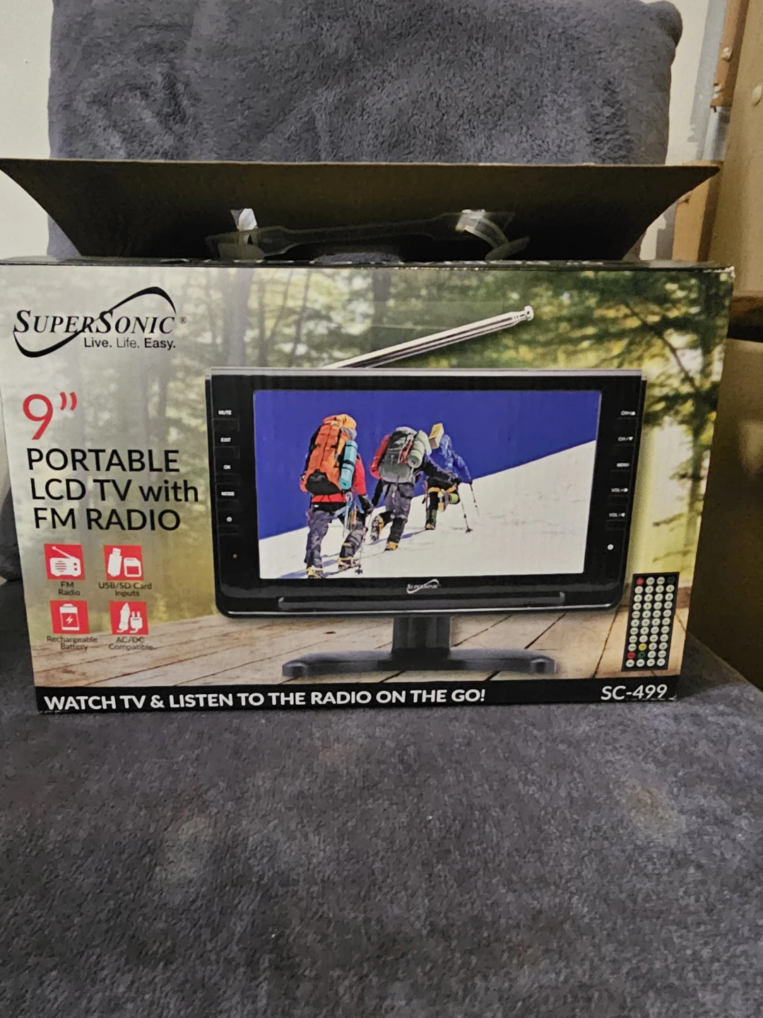 Supersonic 9" Portable LCD TV FM Radio SC-499