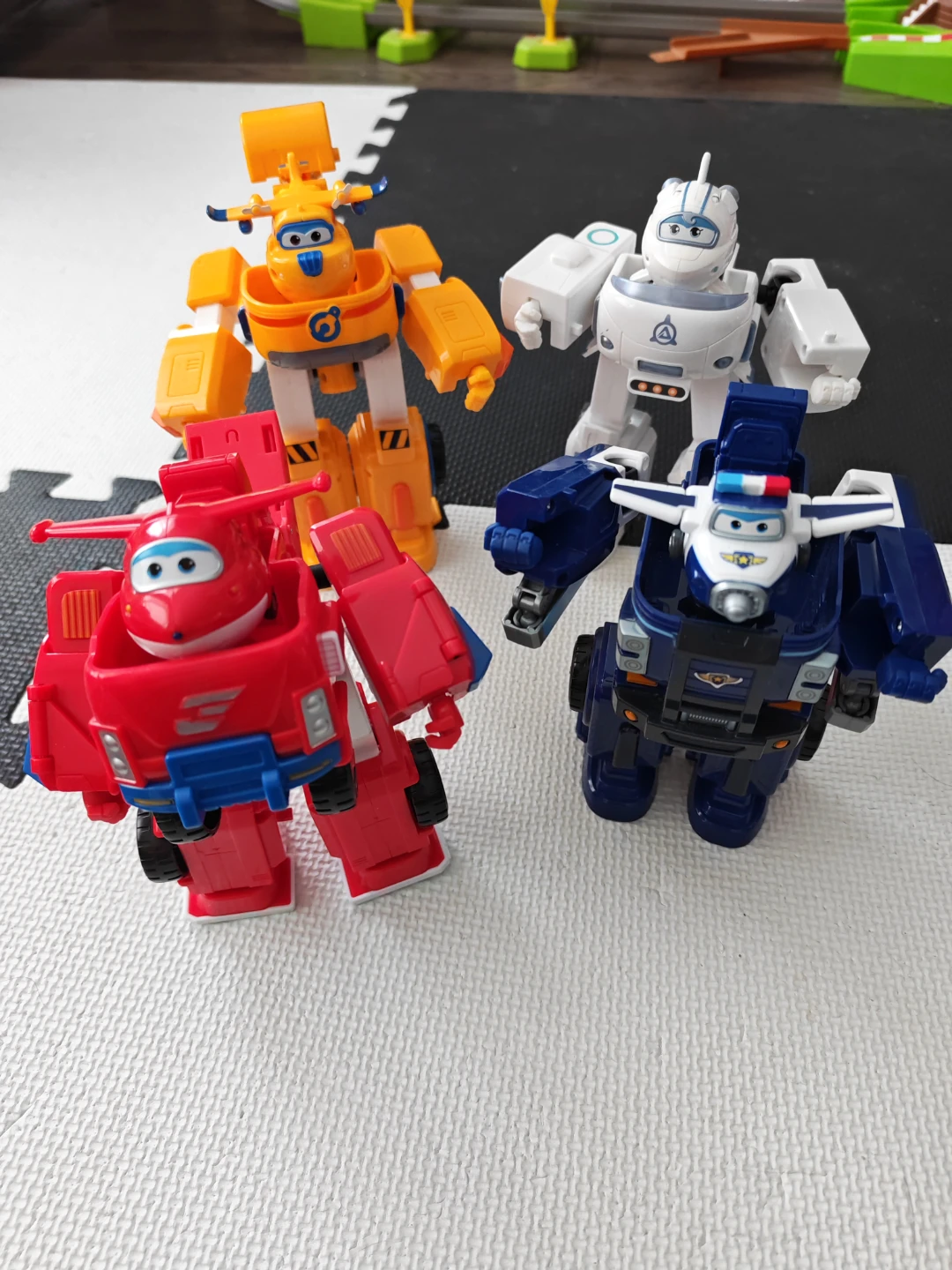 Super Wings Transforming Robots