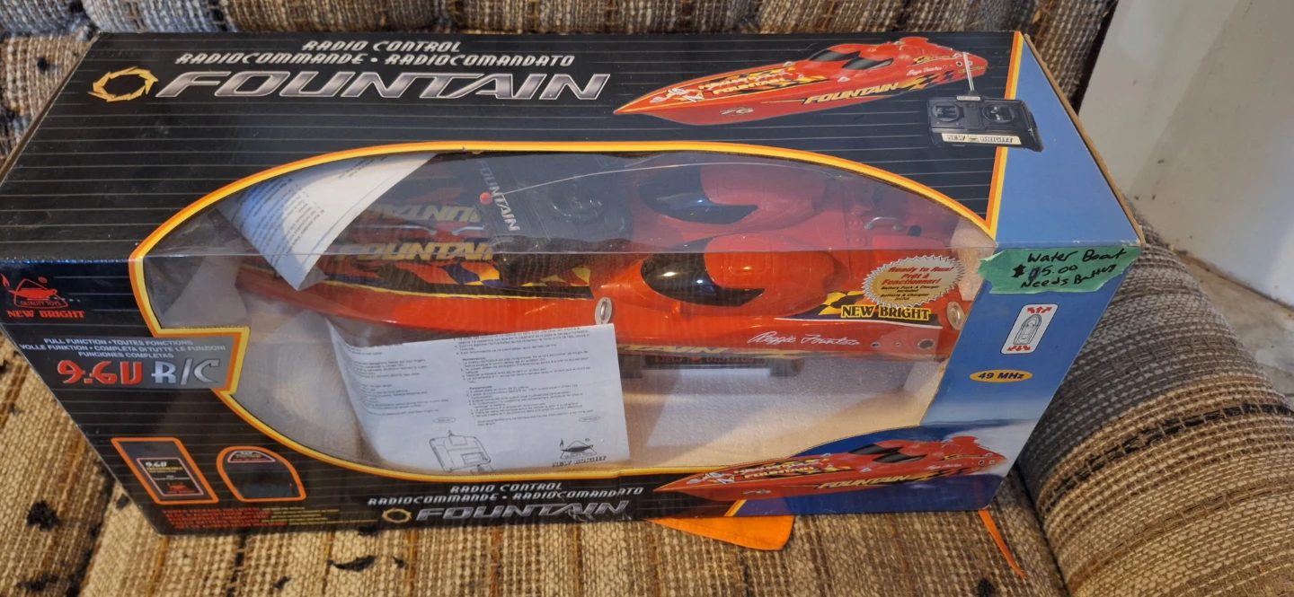 R/c boat. Newbright