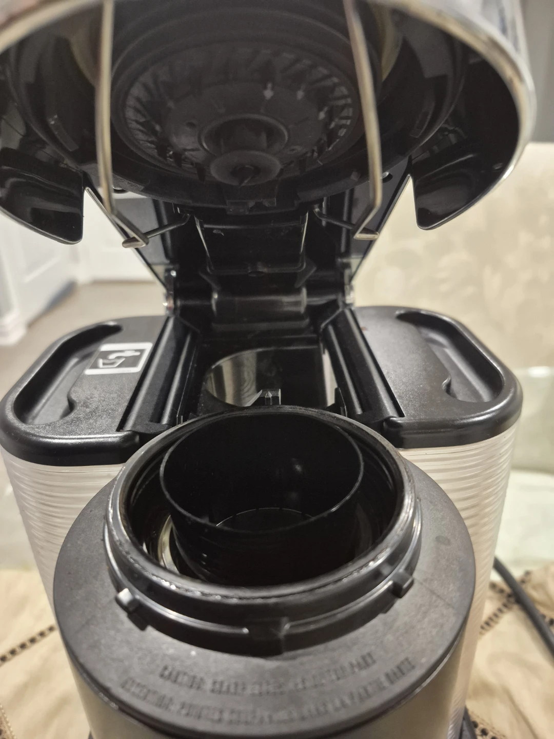 Almost New  Nespresso Vertuo Coffee Machine with new pack - photo 4