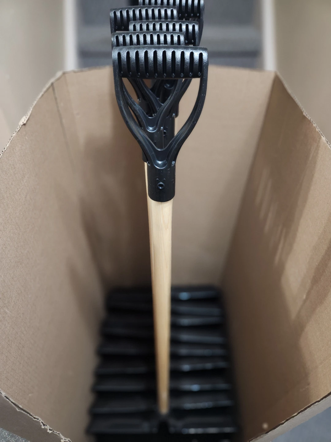 Brand New 18" Inch Snow Shovels - photo 2
