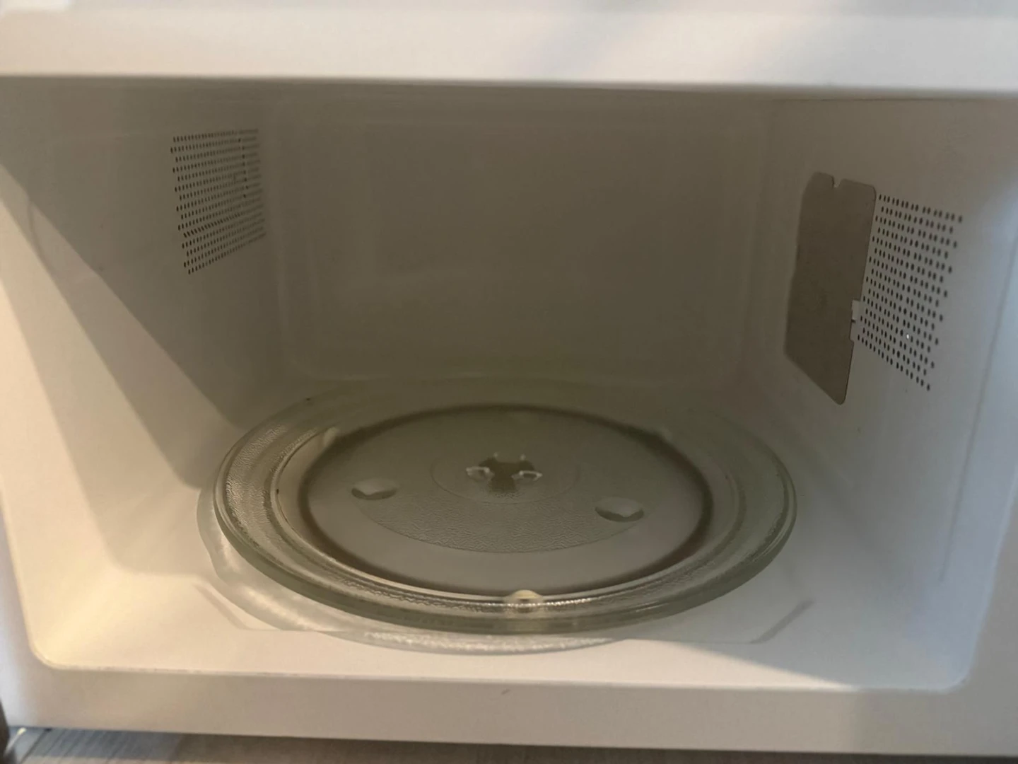 Hamilton Beach Microwave Oven - photo 4