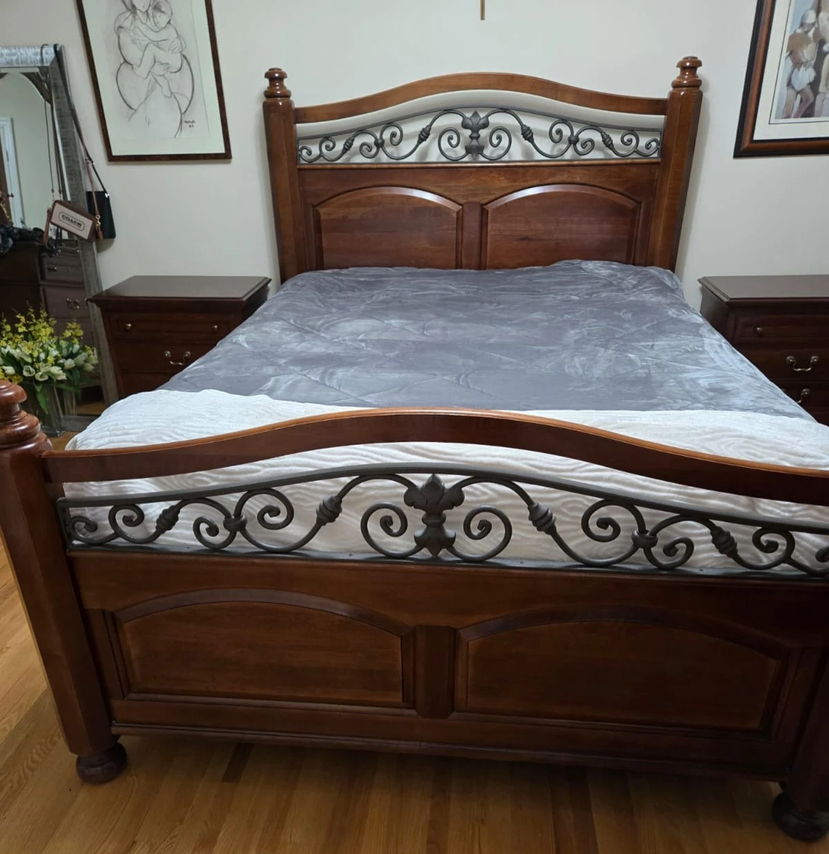 Solid wood Queen Bed Frame with Metal Insert