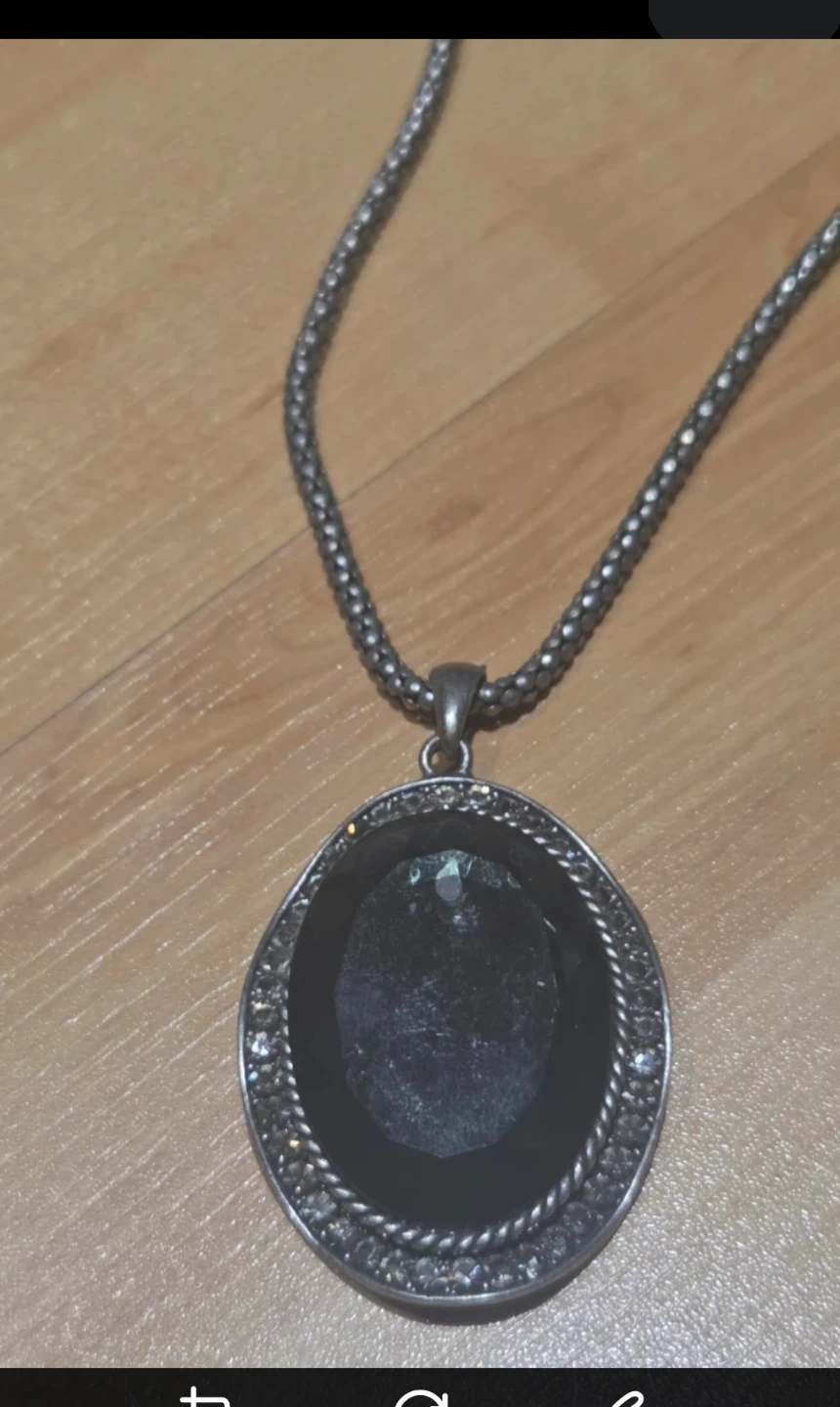 Silver-tone pendant necklace with Black gemstone