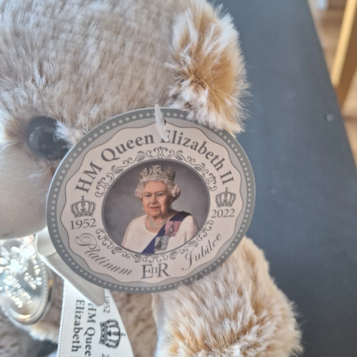 HM Queen Elizabeth II Platinum Jubilee Teddy Bear - photo 2