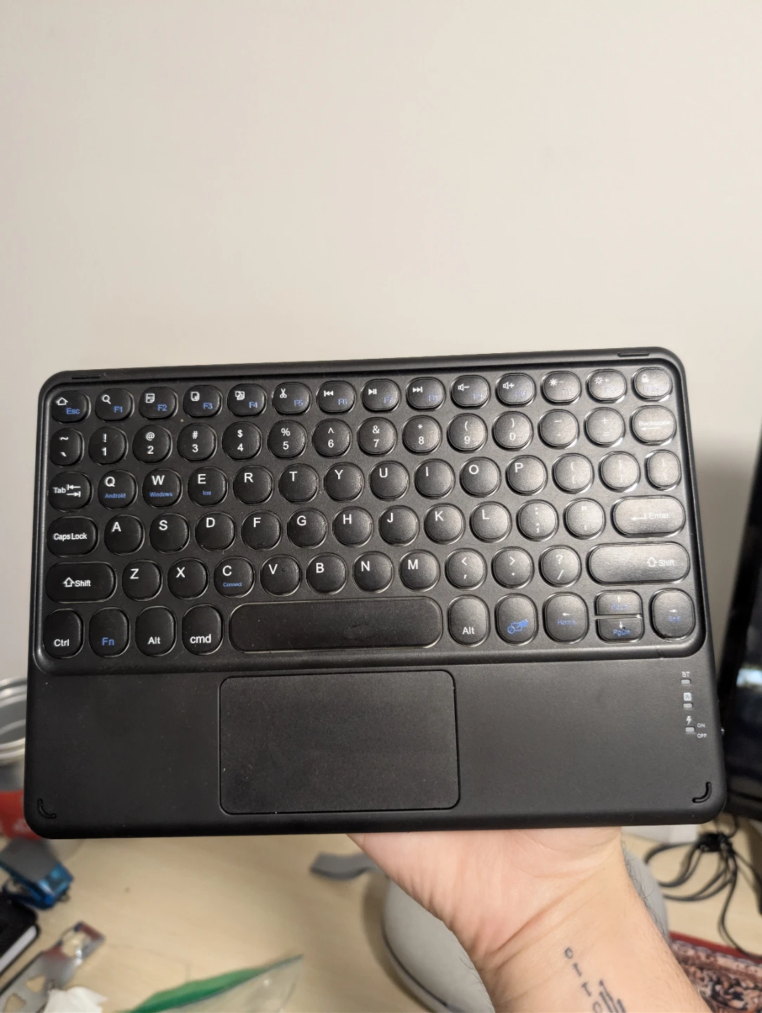 Bluetooth keyboard with trackpad