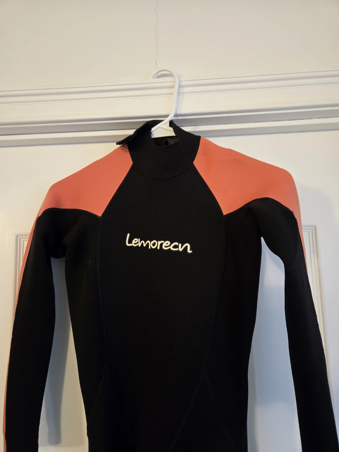 Lemorecn Long sleeves Women's Wetsuit (Black and Orange) Size 8