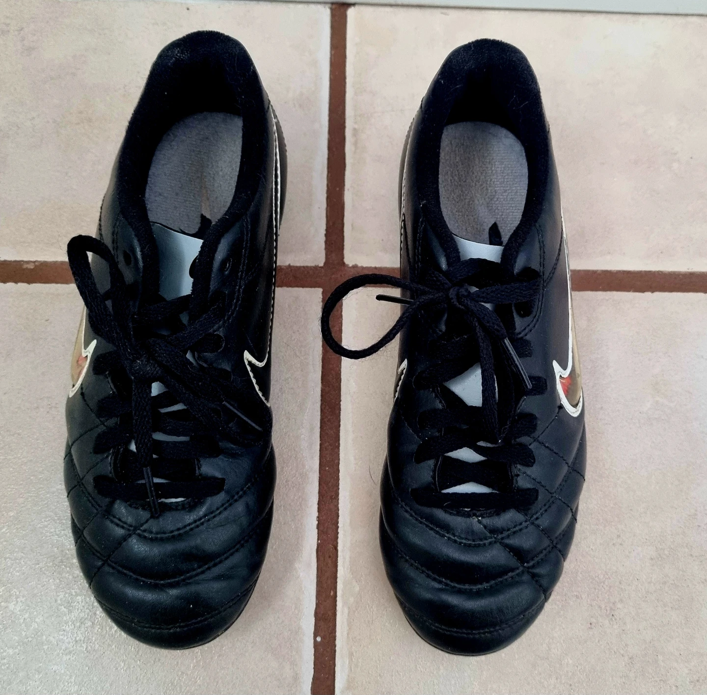 Nike Jr. Tiempo Genio Soccer Cleats Child's sz 2 - photo 2
