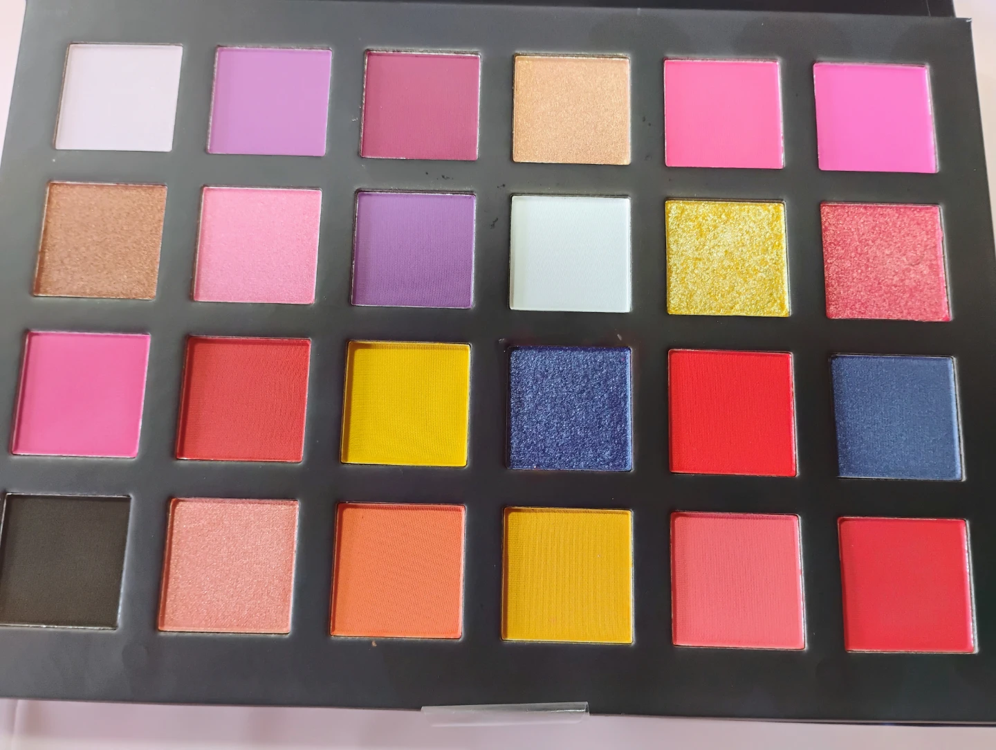O.K.alan Fairytale Land 30-Color Eyeshadow Palette - photo 3