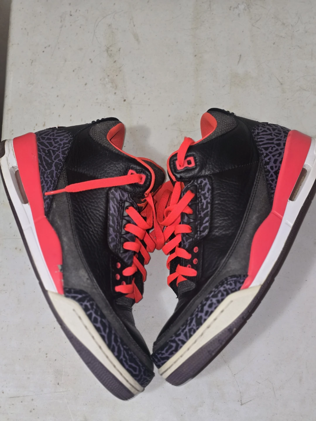 Air Jordan 3 Retro Men's Size 9 Black Crimson Elephant Print - photo 2