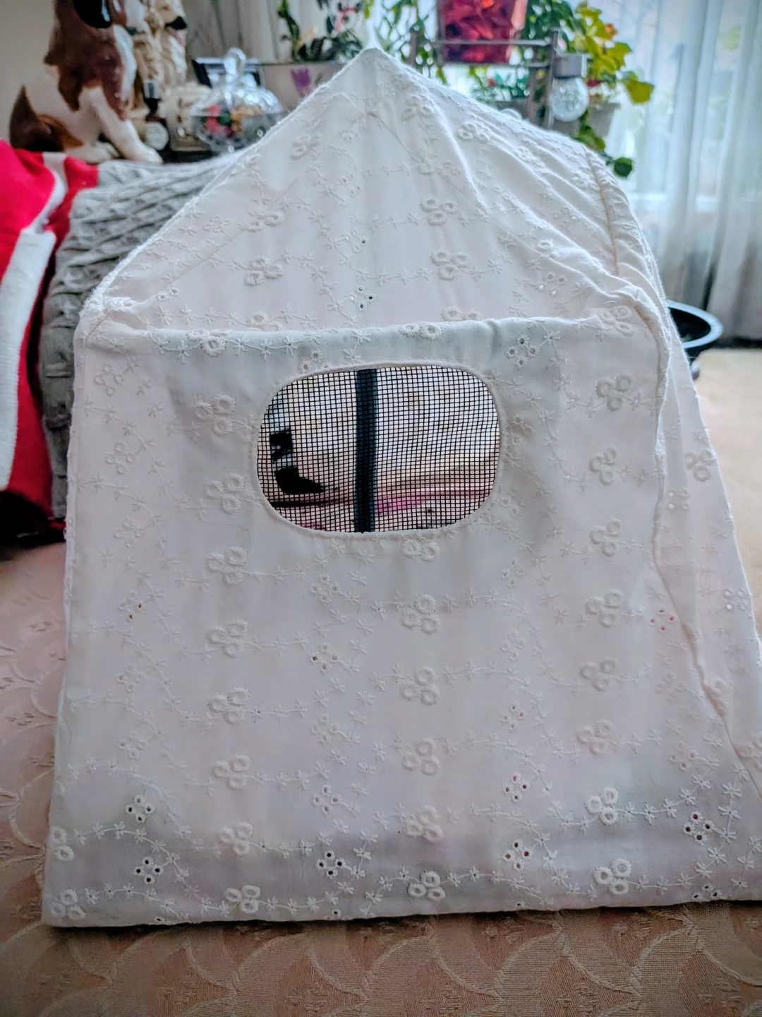 White Eyelet Barbie campingTent 2 sleeping bags - photo 2