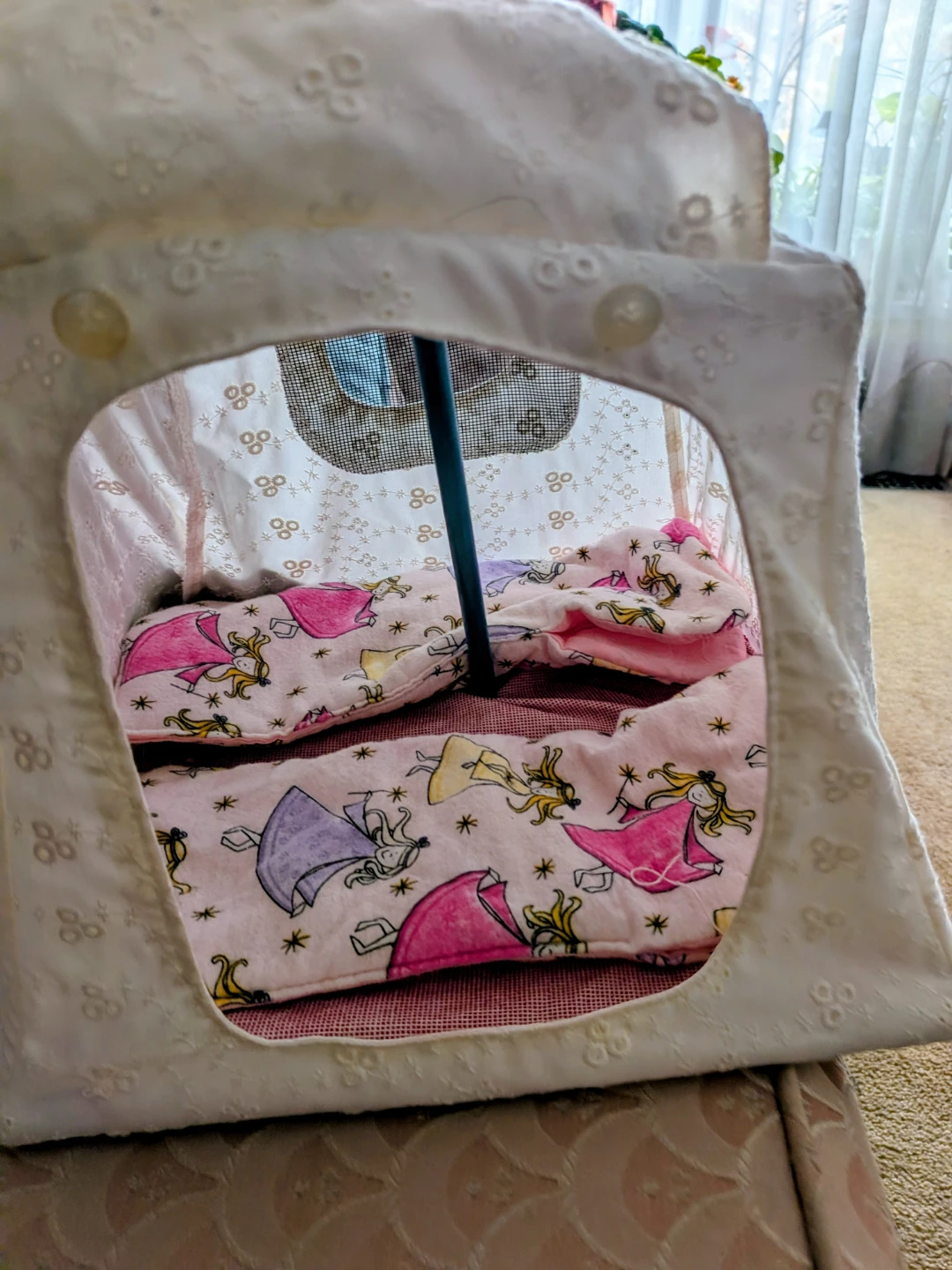 White Eyelet Barbie campingTent 2 sleeping bags - photo 3