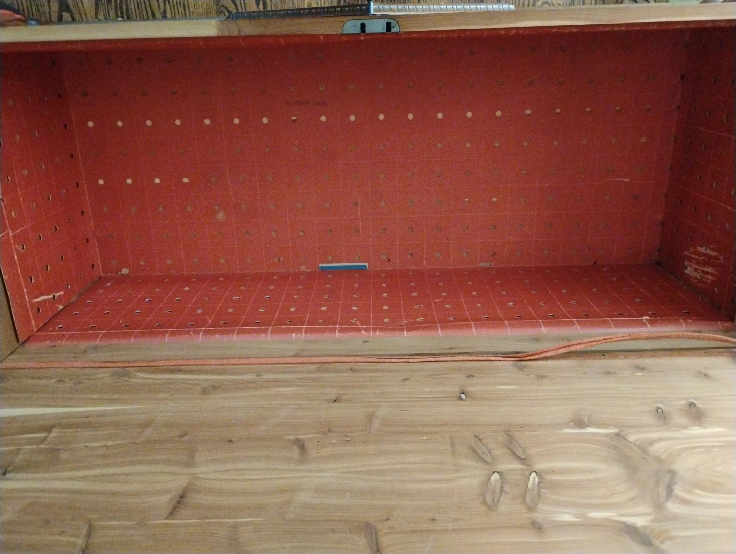 Antique Roos Cedar Chest - photo 3