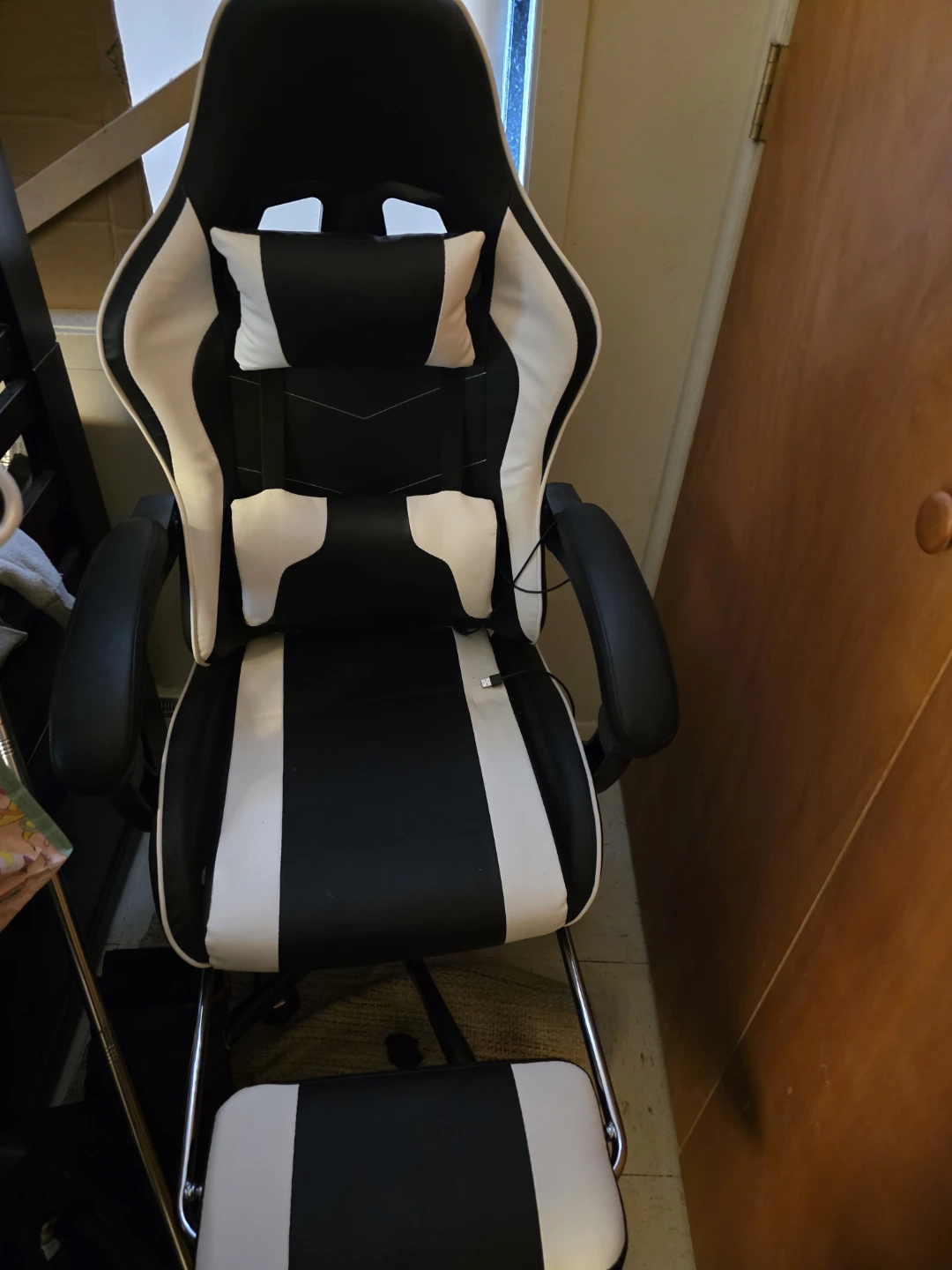 Gaming Chair with Footrest - photo 3
