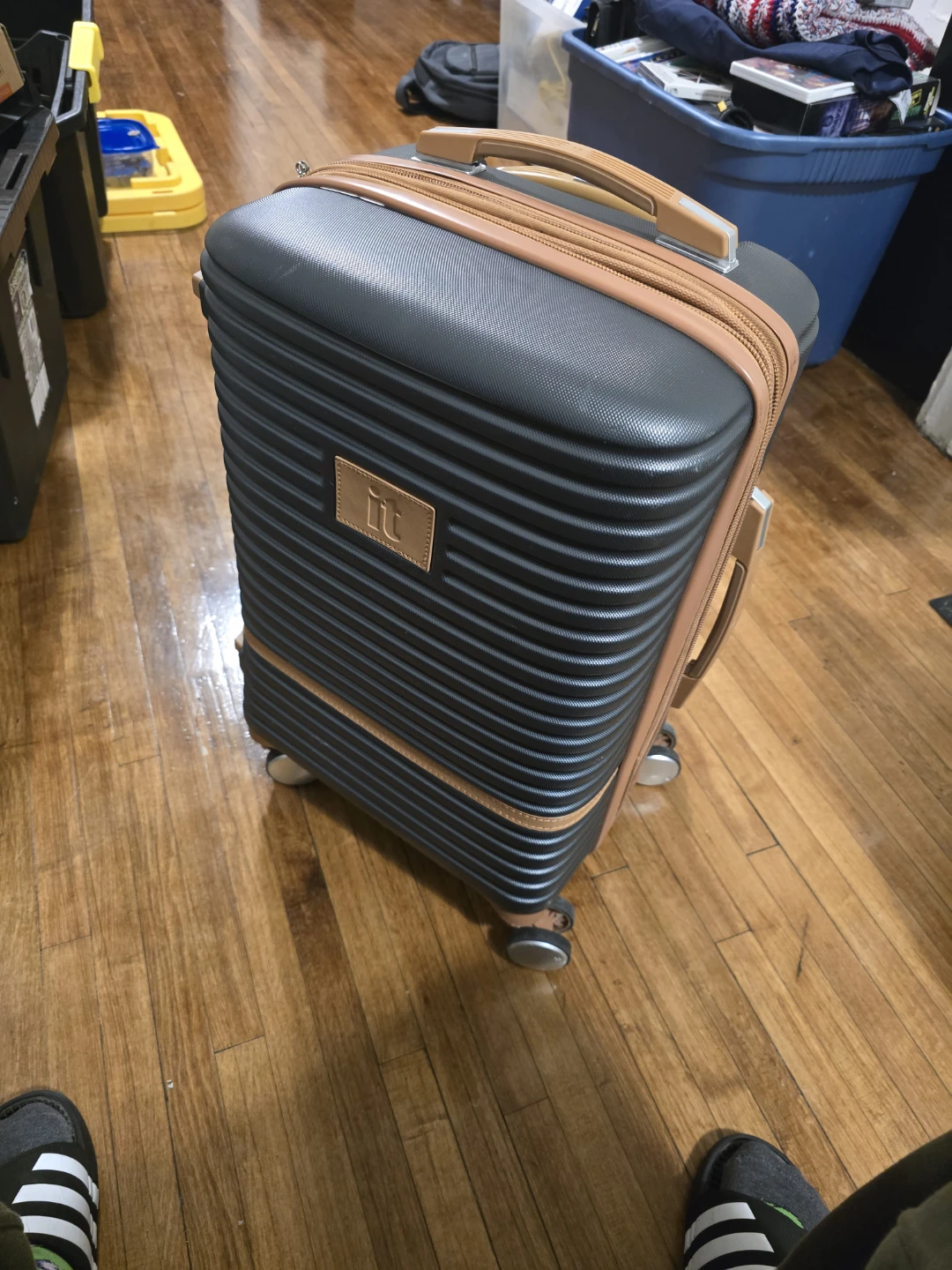 IT Luggage Hardside Spinner Suitcase