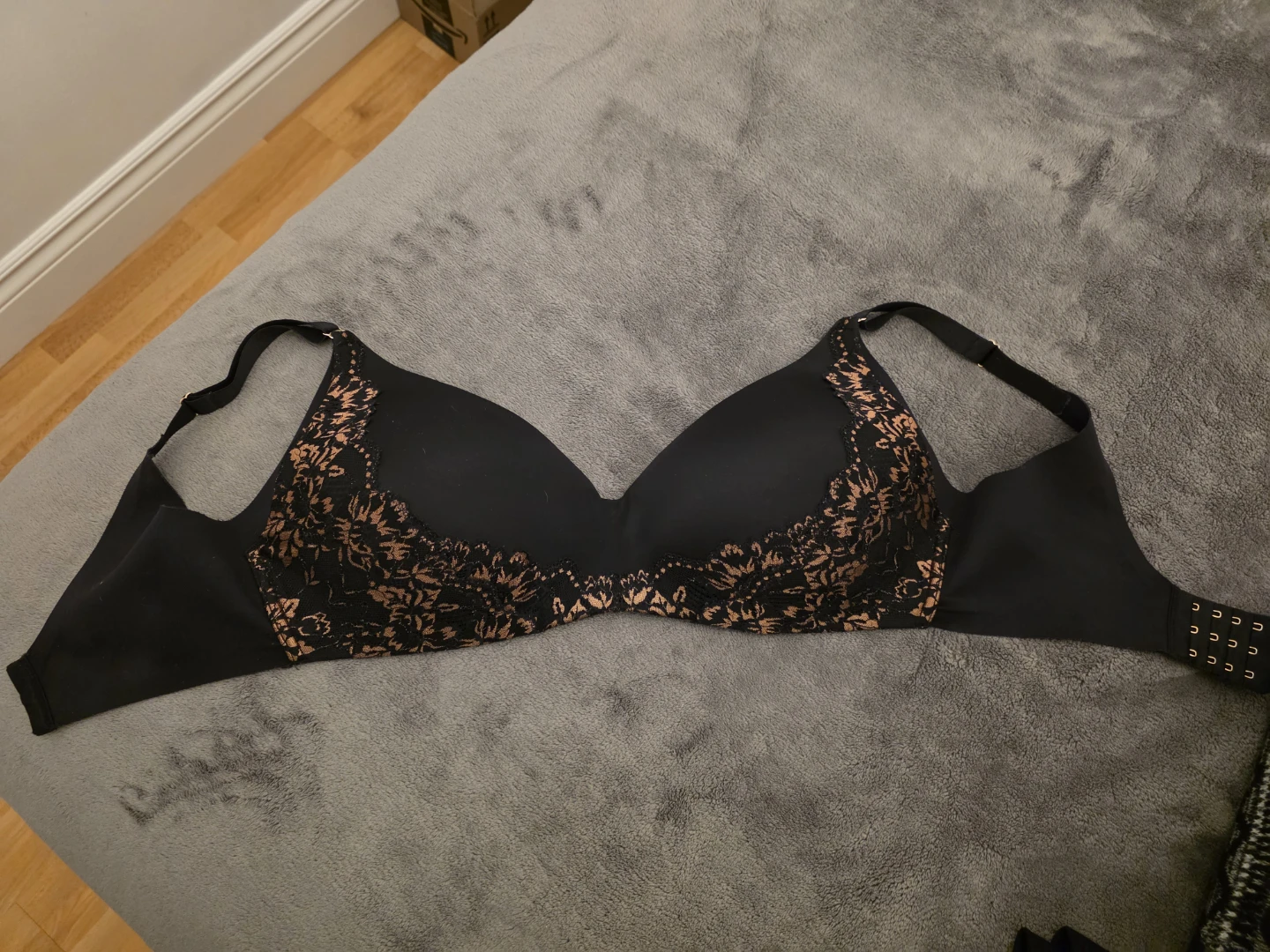 La Vie En Rose Black Lace Trim Bra - photo 5