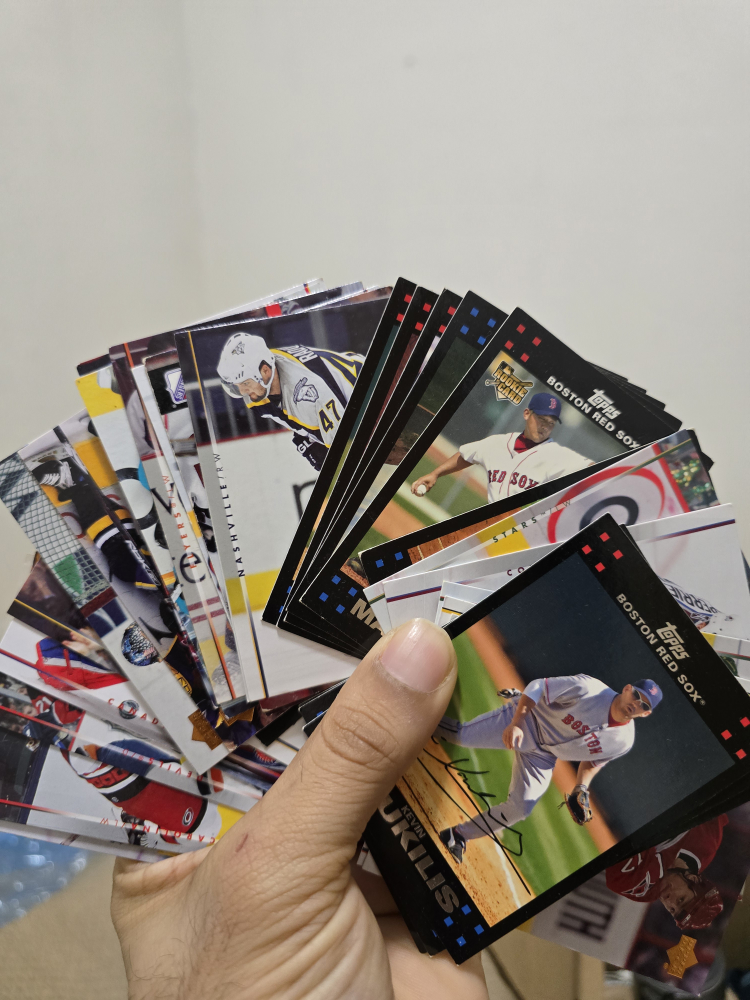 Mixed Hockey & Baseball Trading Card Lot
