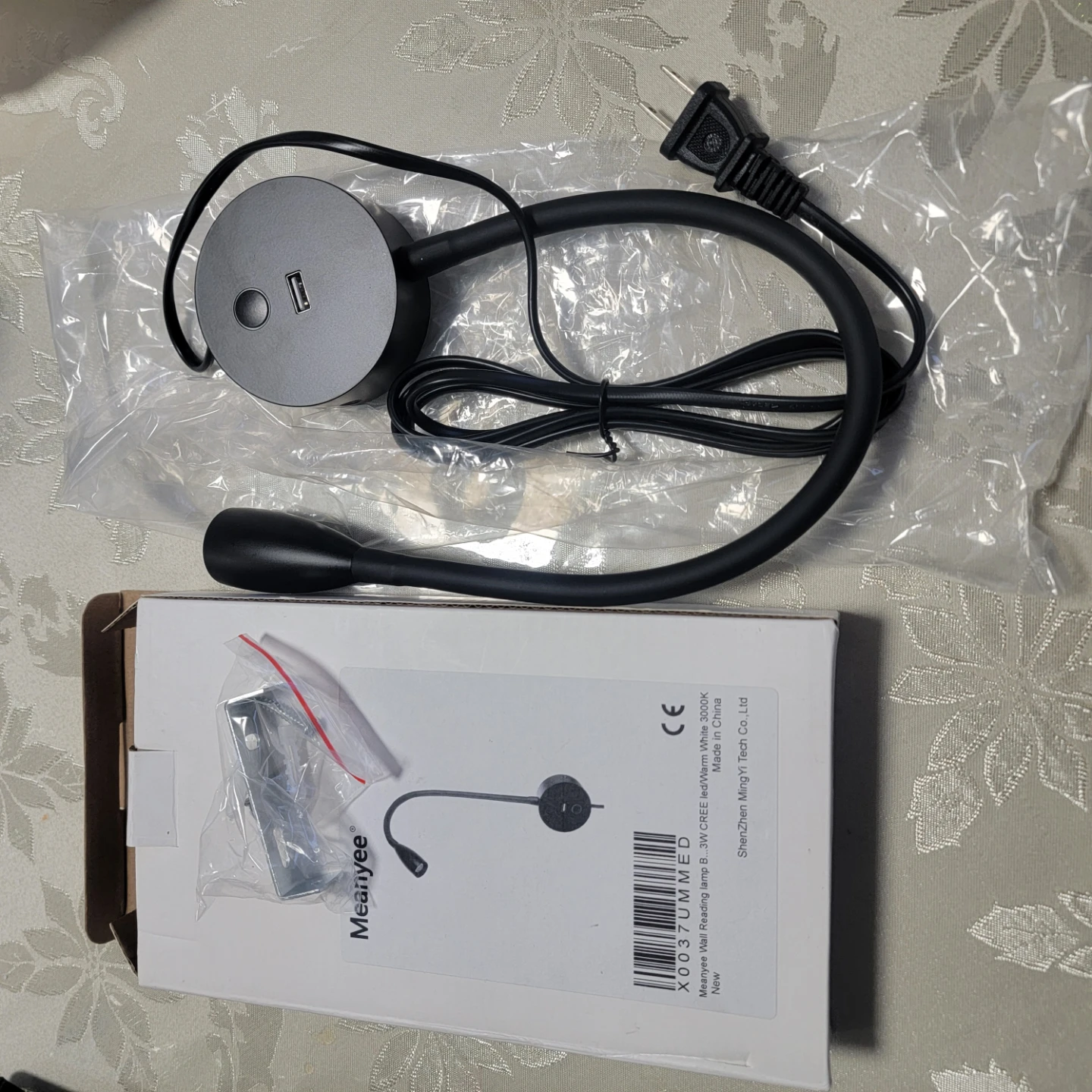 Meanyee LED Wall Reading Lamp with USB - photo 2